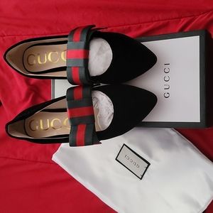 New Gucci ribbon black flats.